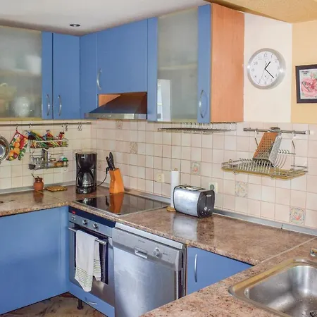 Apartament Three-bedroom In Warna